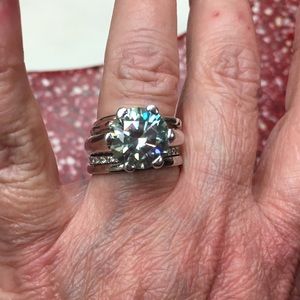 PALE BLUE MOISSANITE RING VVSI D-E-F !!